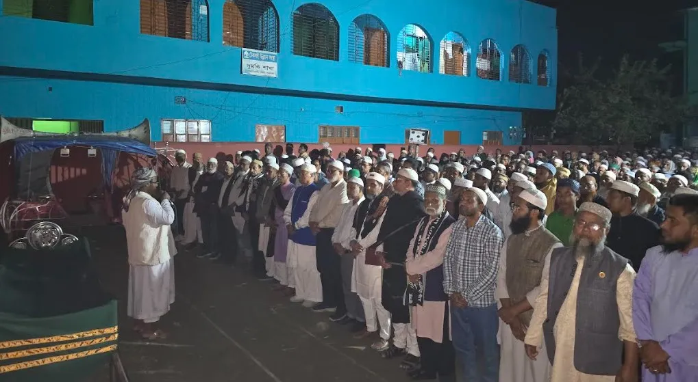 দুমকিতে বিএনপি নেতার মায়ের জানাজায় অংশ নিলেন এয়ার ভাইস মার্শাল (অব.) আলতাফ হোসেন চৌধুরী